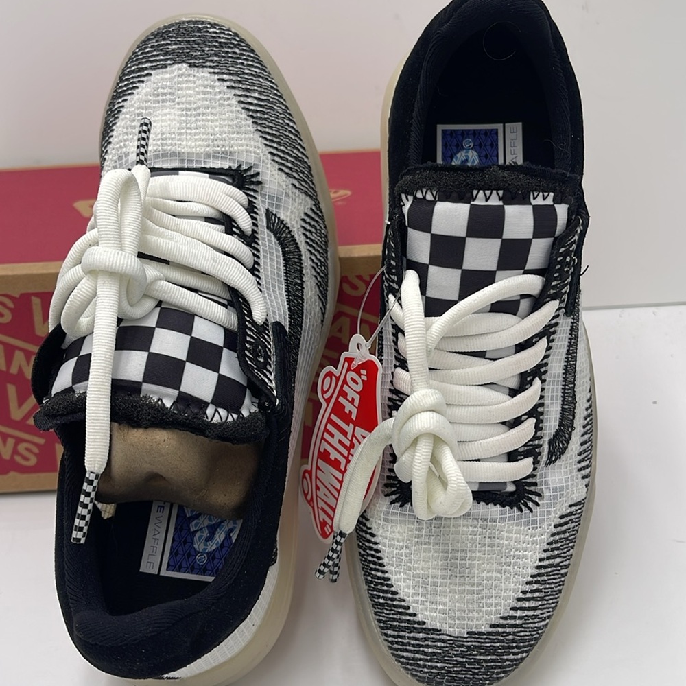 Vans WMNS Ultimatewaffle Checkers White/Black
VN0007NJYB2 Sneakers - Picture 12 of 16